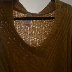 Selling this yellow knit sweater, size is XXXL (21). Got it from no boundaries.